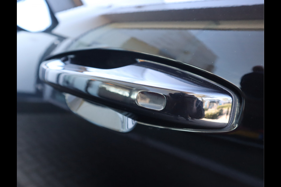 Volvo XC40 Recharge P8 AWD R-Design SOH 88,1% / Stoel-stuurverw. / Camera NL Auto / BTW Auto