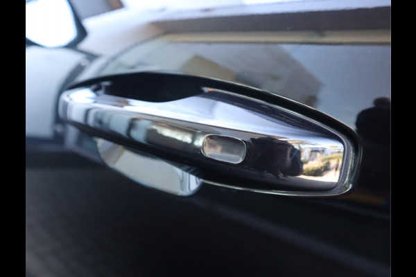 Volvo XC40 Recharge P8 AWD R-Design SOH 88,1% / Stoel-stuurverw. / Camera NL Auto / BTW Auto