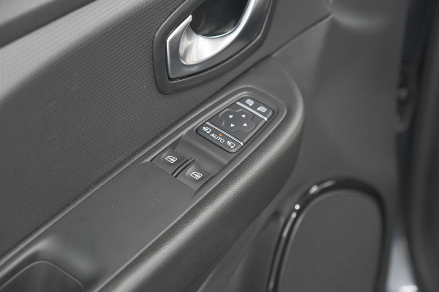 Renault Clio TCe 90 Zen | Navigatie | Parkeersensoren | Climate Control