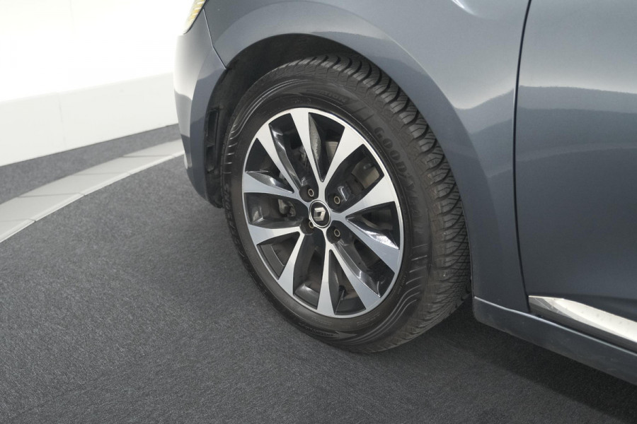 Renault Clio TCe 130 EDC Intens |  Allseason banden | Camera | Navigatie | Parkeersensoren