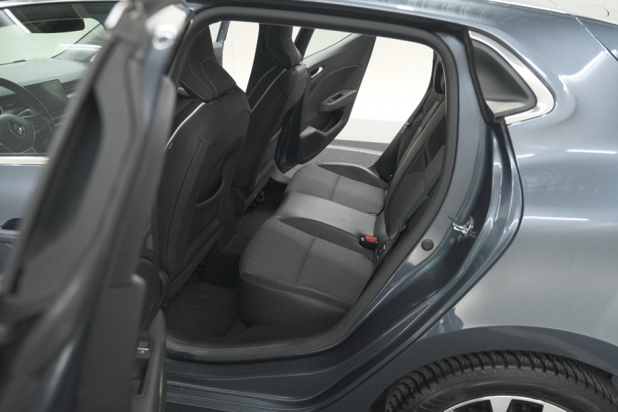 Renault Clio TCe 130 EDC Intens |  Allseason banden | Camera | Navigatie | Parkeersensoren