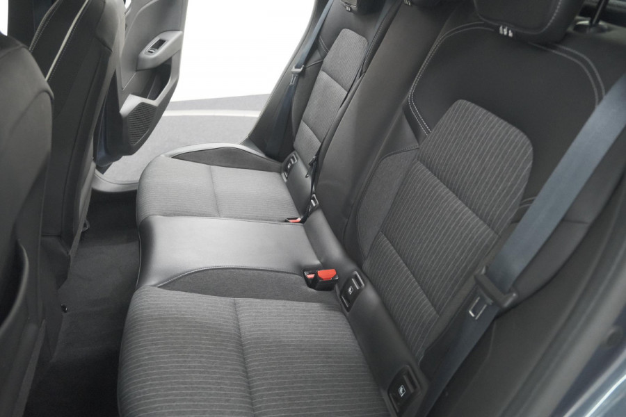 Renault Clio TCe 130 EDC Intens |  Allseason banden | Camera | Navigatie | Parkeersensoren