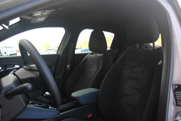 Alfa Romeo junior 156PK Elettrica 54 kWh | DRAADLOZE APPLE CARPLAY/ANDROID AUTO | PARKEERSENSOREN ACHTER |  CLIMATE CONTROL | VERKEERSBORDEN HERKENNING | ADAPTIVE CRUISE CONTROL | KEYLESS START | LICHTMETALEN VELGEN | LED KOPLAMPEN | LED ACHTERLICHTEN | SCUDETTO "LEGGENDA" |