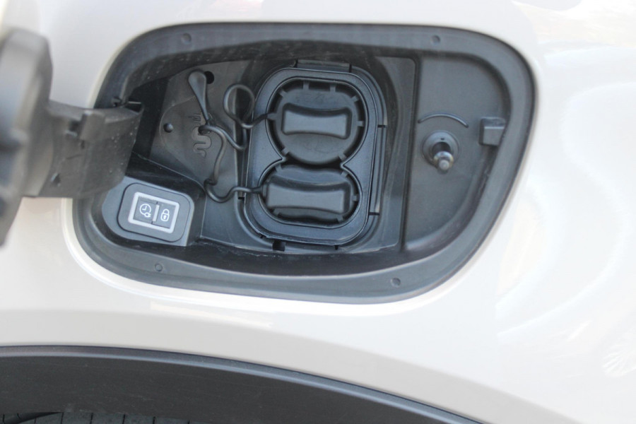 Alfa Romeo junior 156PK Elettrica 54 kWh | DRAADLOZE APPLE CARPLAY/ANDROID AUTO | PARKEERSENSOREN ACHTER |  CLIMATE CONTROL | VERKEERSBORDEN HERKENNING | ADAPTIVE CRUISE CONTROL | KEYLESS START | LICHTMETALEN VELGEN | LED KOPLAMPEN | LED ACHTERLICHTEN | SCUDETTO "LEGGENDA" |