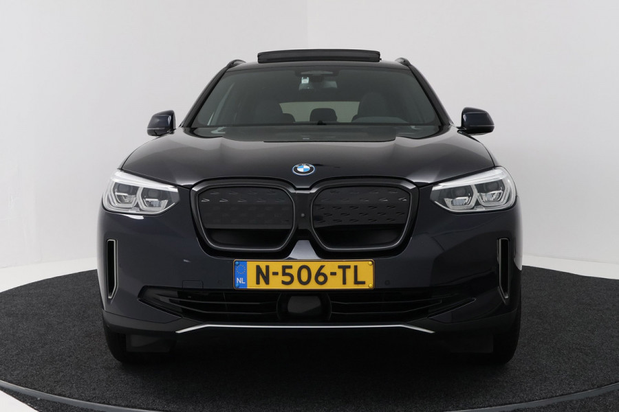 BMW iX3 High Executive 80 kWh M-pakket (1e eigenaar, NL-auto, Dealer OnderH, Panoramadak, Navi Pro, Leder, StoelV, Etc)