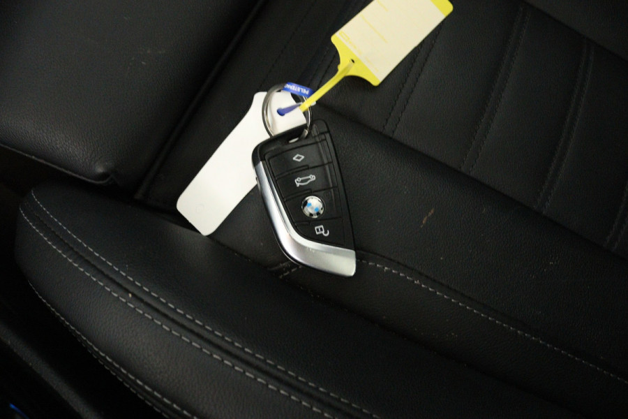 BMW iX3 High Executive 80 kWh M-pakket (1e eigenaar, NL-auto, Dealer OnderH, Panoramadak, Navi Pro, Leder, StoelV, Etc)