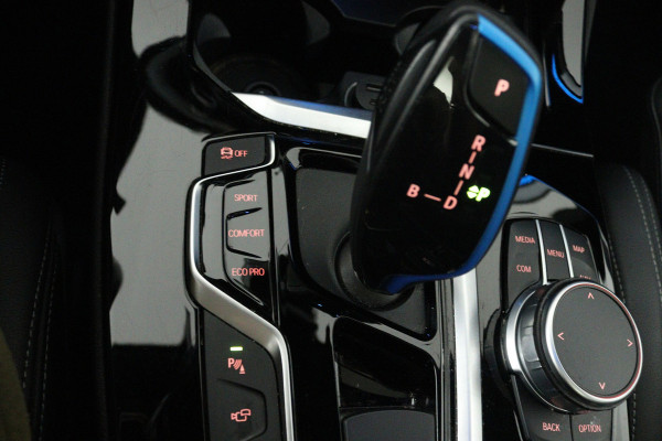 BMW iX3 High Executive 80 kWh M-pakket (1e eigenaar, NL-auto, Dealer OnderH, Panoramadak, Navi Pro, Leder, StoelV, Etc)