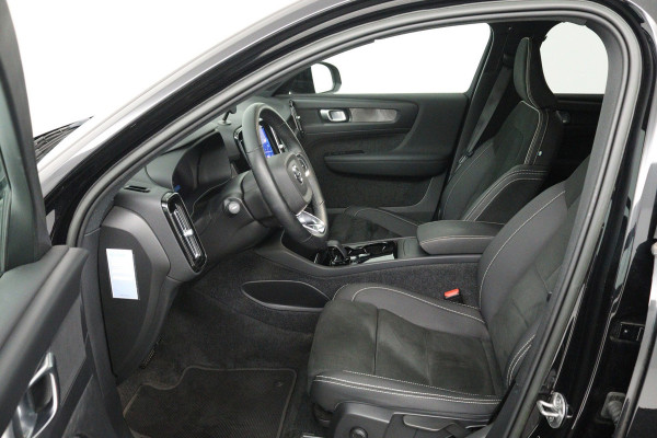Volvo XC40 Recharge Plus 70 kWh (1e Eig, NL-auto, Dealer OndH, Carplay/ Andrioid, Trekhaak, Camera, Stoel/Stuur VerW, Etc)