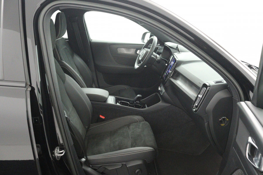 Volvo XC40 Recharge Plus 70 kWh (1e Eig, NL-auto, Dealer OndH, Carplay/ Andrioid, Trekhaak, Camera, Stoel/Stuur VerW, Etc)