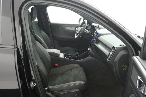 Volvo XC40 Recharge Plus 70 kWh (1e Eig, NL-auto, Dealer OndH, Carplay/ Andrioid, Trekhaak, Camera, Stoel/Stuur VerW, Etc)