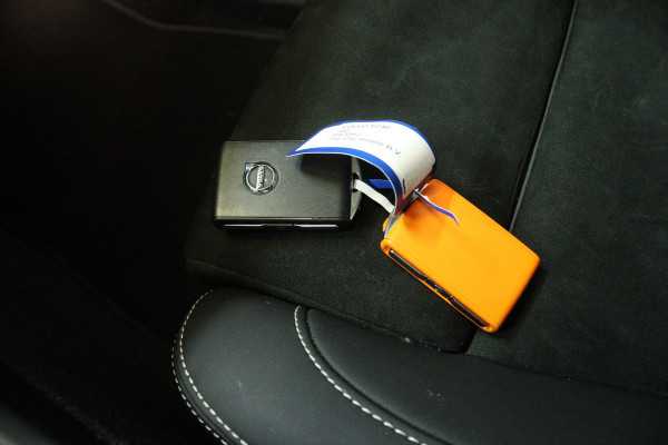 Volvo XC40 Recharge Plus 70 kWh (1e Eig, NL-auto, Dealer OndH, Carplay/ Andrioid, Trekhaak, Camera, Stoel/Stuur VerW, Etc)