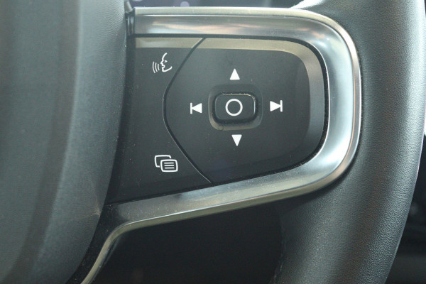 Volvo XC40 Recharge Plus 70 kWh (1e Eig, NL-auto, Dealer OndH, Carplay/ Andrioid, Trekhaak, Camera, Stoel/Stuur VerW, Etc)