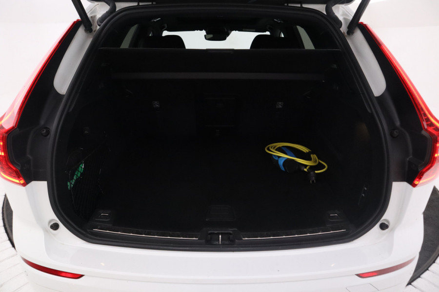 Volvo XC60 2.0 T8 Twin Engine AWD R-Design Luchtvering, Stoelverwarming, Panorama, Apple Carplay,