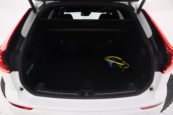 Volvo XC60 2.0 T8 Twin Engine AWD R-Design Luchtvering, Stoelverwarming, Panorama, Apple Carplay,