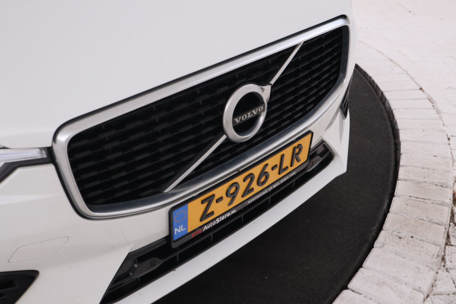 Volvo XC60 2.0 T8 Twin Engine AWD R-Design Luchtvering, Stoelverwarming, Panorama, Apple Carplay,