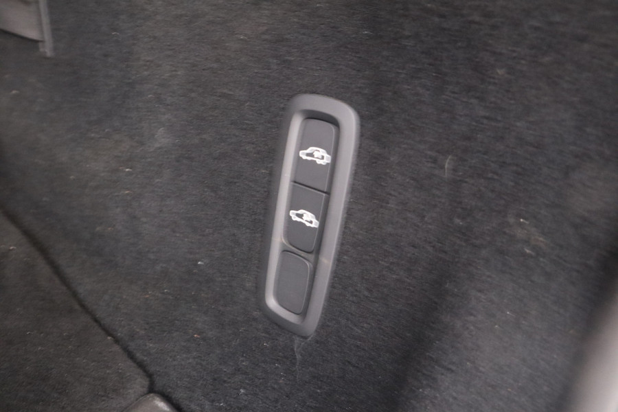 Volvo XC60 2.0 T8 Twin Engine AWD R-Design Luchtvering, Stoelverwarming, Panorama, Apple Carplay,