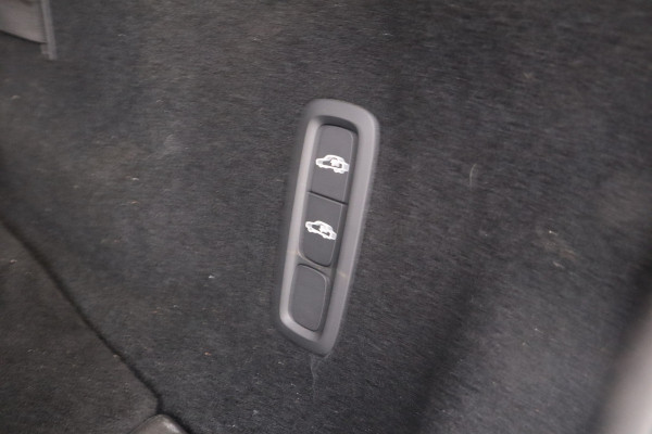 Volvo XC60 2.0 T8 Twin Engine AWD R-Design Luchtvering, Stoelverwarming, Panorama, Apple Carplay,