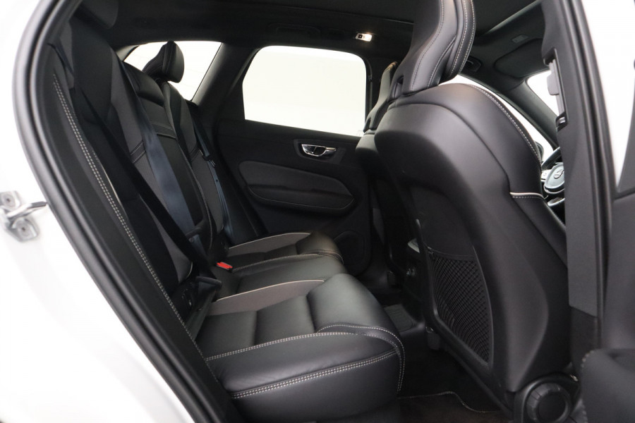 Volvo XC60 2.0 T8 Twin Engine AWD R-Design Luchtvering, Stoelverwarming, Panorama, Apple Carplay,