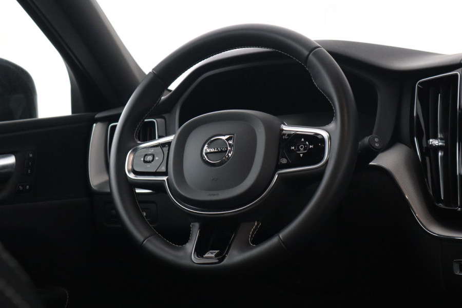 Volvo XC60 2.0 T8 Twin Engine AWD R-Design Luchtvering, Stoelverwarming, Panorama, Apple Carplay,