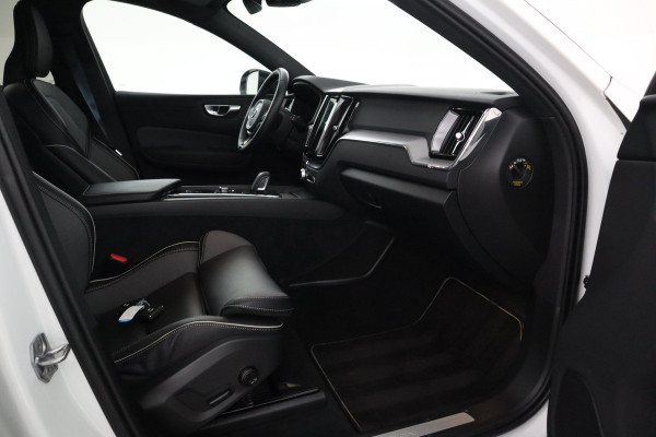 Volvo XC60 2.0 T8 Twin Engine AWD R-Design Luchtvering, Stoelverwarming, Panorama, Apple Carplay,