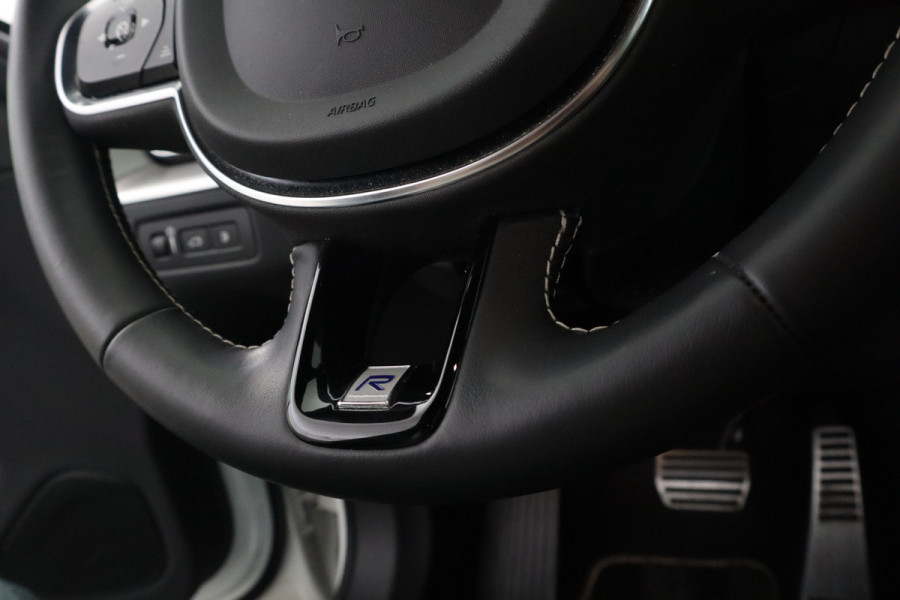 Volvo XC60 2.0 T8 Twin Engine AWD R-Design Luchtvering, Stoelverwarming, Panorama, Apple Carplay,