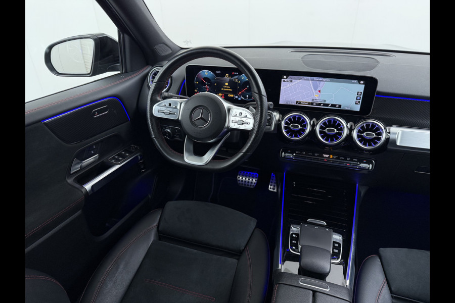 Mercedes-Benz Glb 180 AMG // Nightpakket // Sfeerverlichting // 19" AMG Velgen // Camera // Elek. Achterklep