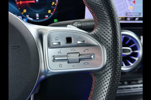 Mercedes-Benz Glb 180 AMG // Nightpakket // Sfeerverlichting // 19" AMG Velgen // Camera // Elek. Achterklep