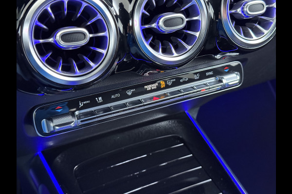 Mercedes-Benz Glb 180 AMG // Nightpakket // Sfeerverlichting // 19" AMG Velgen // Camera // Elek. Achterklep