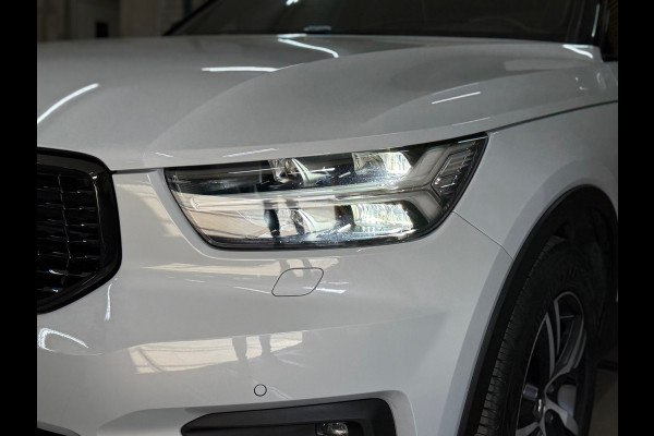 Volvo XC40 1.5 T3 R-Design | Pano | Winterpakket | Elektr voorstoelen+memory | Camera | Carplay