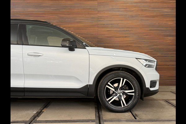 Volvo XC40 1.5 T3 R-Design | Pano | Winterpakket | Elektr voorstoelen+memory | Camera | Carplay