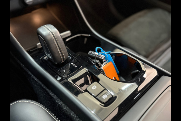 Volvo XC40 1.5 T3 R-Design | Pano | Winterpakket | Elektr voorstoelen+memory | Camera | Carplay