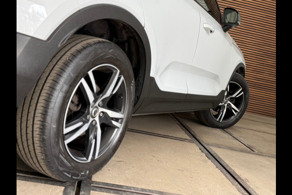 Volvo XC40 1.5 T3 R-Design | Pano | Winterpakket | Elektr voorstoelen+memory | Camera | Carplay