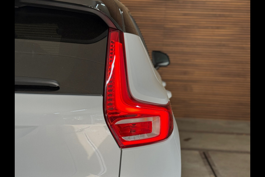 Volvo XC40 1.5 T3 R-Design | Pano | Winterpakket | Elektr voorstoelen+memory | Camera | Carplay
