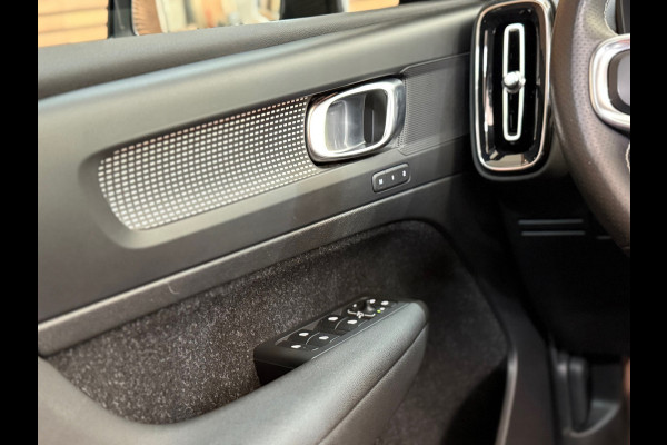 Volvo XC40 1.5 T3 R-Design | Pano | Winterpakket | Elektr voorstoelen+memory | Camera | Carplay