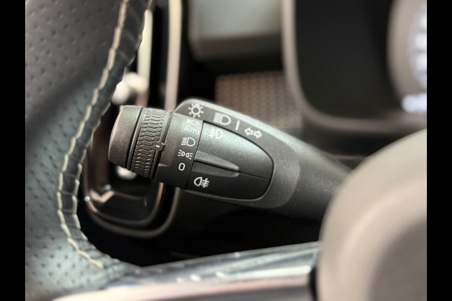 Volvo XC40 1.5 T3 R-Design | Pano | Winterpakket | Elektr voorstoelen+memory | Camera | Carplay
