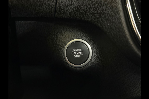 Volvo XC40 1.5 T3 R-Design | Pano | Winterpakket | Elektr voorstoelen+memory | Camera | Carplay