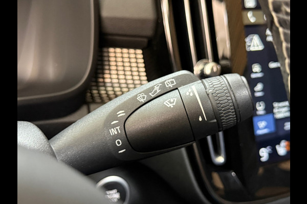 Volvo XC40 1.5 T3 R-Design | Pano | Winterpakket | Elektr voorstoelen+memory | Camera | Carplay
