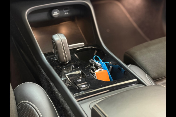 Volvo XC40 1.5 T3 R-Design | Pano | Winterpakket | Elektr voorstoelen+memory | Camera | Carplay
