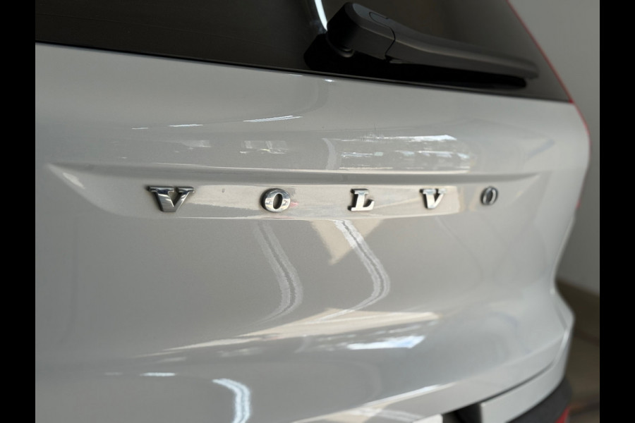 Volvo XC40 1.5 T3 R-Design | Pano | Winterpakket | Elektr voorstoelen+memory | Camera | Carplay