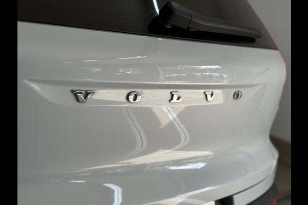 Volvo XC40 1.5 T3 R-Design | Pano | Winterpakket | Elektr voorstoelen+memory | Camera | Carplay