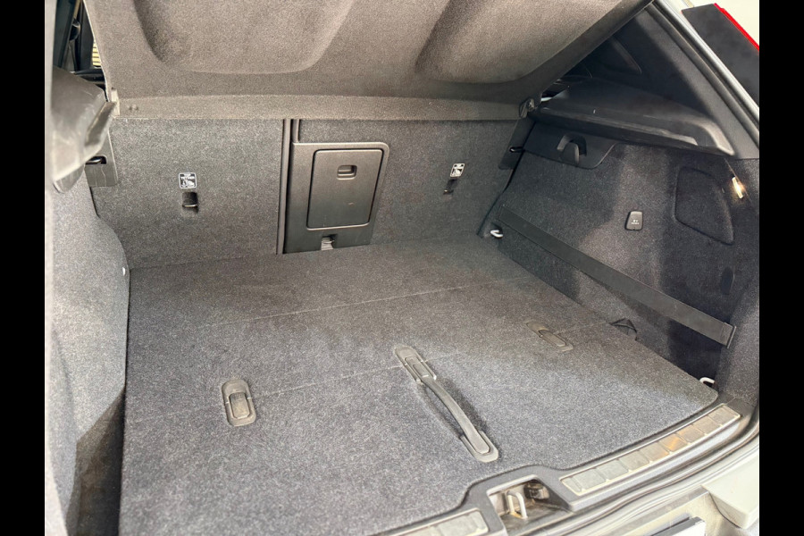 Volvo XC40 1.5 T3 R-Design | Pano | Winterpakket | Elektr voorstoelen+memory | Camera | Carplay