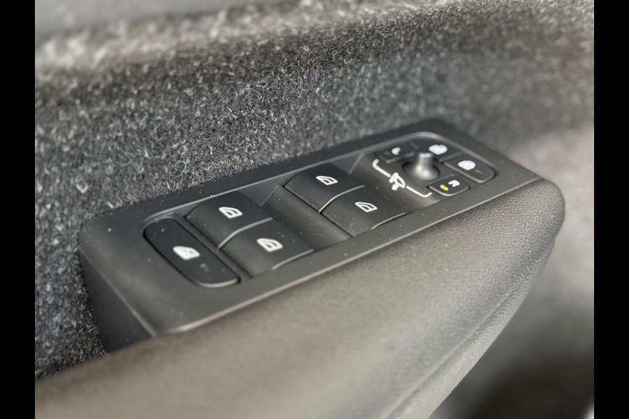 Volvo XC40 1.5 T3 R-Design | Pano | Winterpakket | Elektr voorstoelen+memory | Camera | Carplay