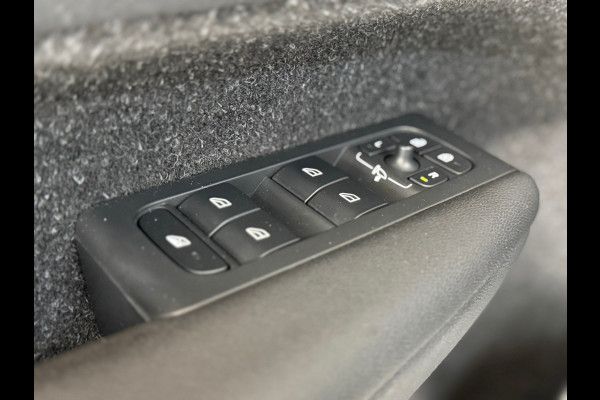 Volvo XC40 1.5 T3 R-Design | Pano | Winterpakket | Elektr voorstoelen+memory | Camera | Carplay