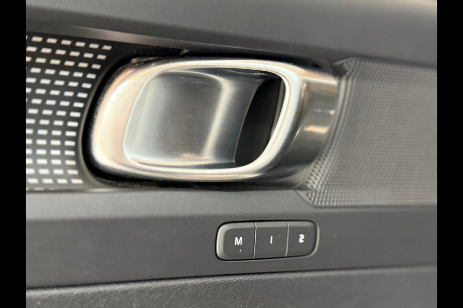 Volvo XC40 1.5 T3 R-Design | Pano | Winterpakket | Elektr voorstoelen+memory | Camera | Carplay