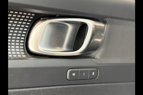 Volvo XC40 1.5 T3 R-Design | Pano | Winterpakket | Elektr voorstoelen+memory | Camera | Carplay
