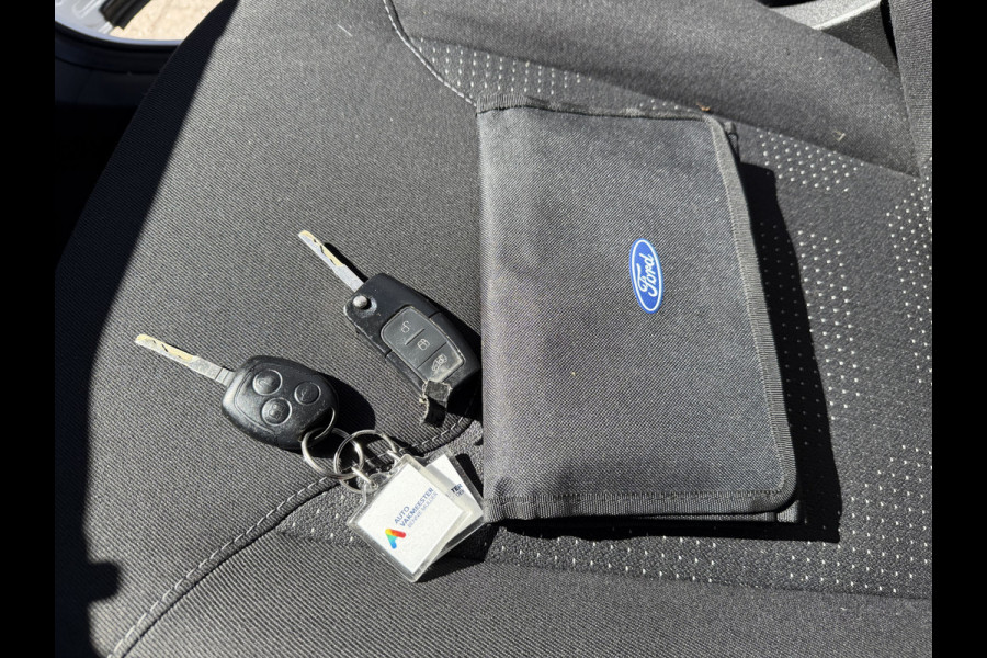 Ford Transit Courier 1.5 TDCI Trend / euro 6 / bpm vrij / vaste prijs rijklaar € 9.950 marge / vrij van btw / pdc voor en achter / airco / cruise / schuifdeur / lichtmetalen velgen