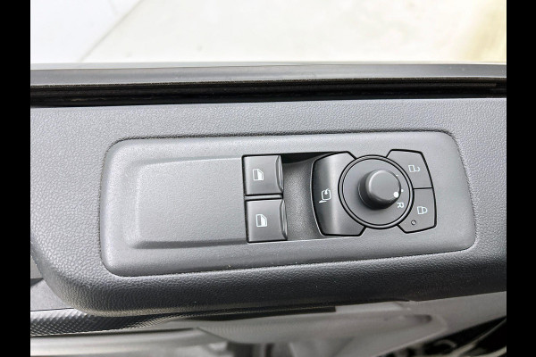 Ford Transit Custom 300 2.0 TDCI L2H1 Automaat Trend Nieuw Model Navigatie Climate Control Parkeersensoren Camera Lichtmetalen Velgen Bumpers in kleur Digitale Cockpit