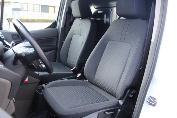 Ford Transit Connect 1.0-100pk Ecoboost L1 Trend. Dames en heren ondernemers, let op: benzine uitvoering ! Parkeersensoren, Cruise Control, Airco, Zijschuifdeur rechts etc.
