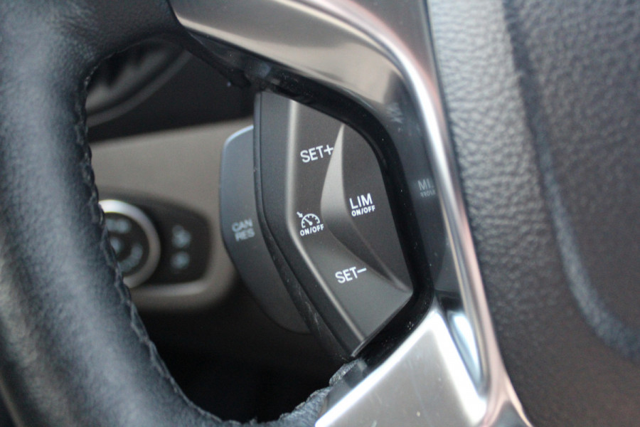 Ford Transit Connect 1.0-100pk Ecoboost L1 Trend. Dames en heren ondernemers, let op: benzine uitvoering ! Parkeersensoren, Cruise Control, Airco, Zijschuifdeur rechts etc.