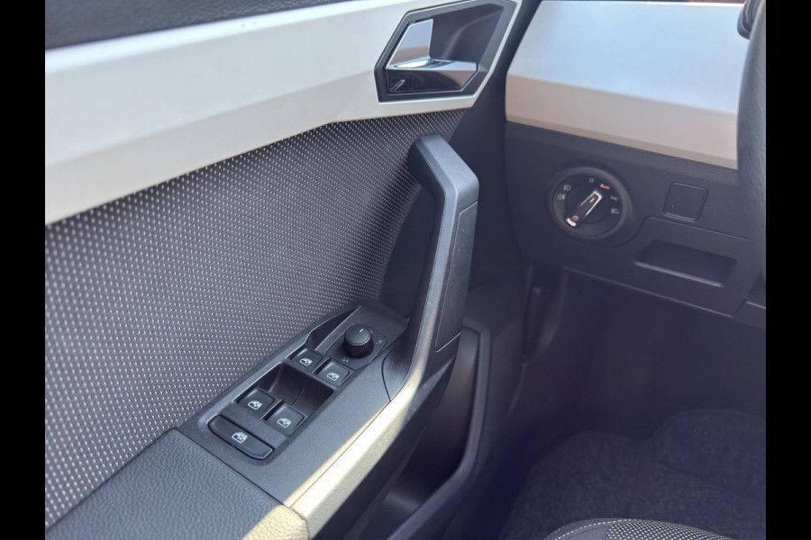 Seat Arona 1.0 TSI Xcellence Business Intense Automaat | Navi |Virtual Cockpit | Stoelverw | White met zwart dak |